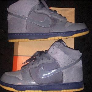 Nike Dunk “Deluxe” Sneakers